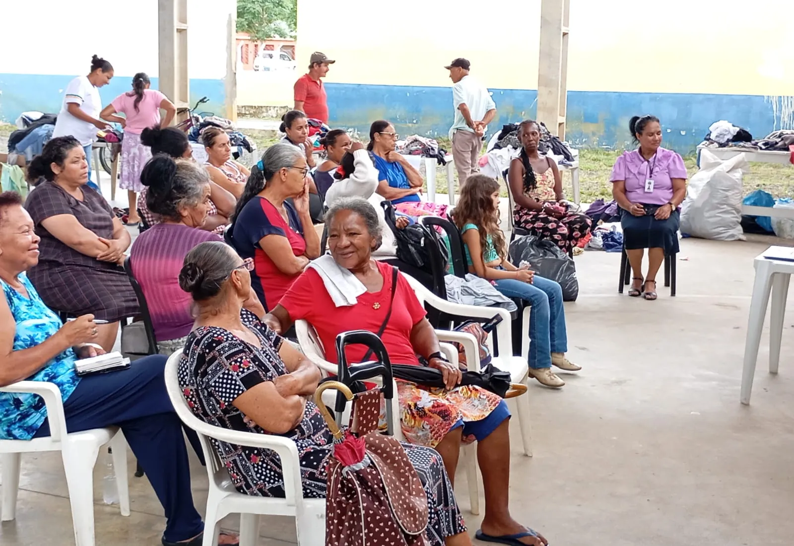 Fundo Social e Secretaria de Igualdade Social realizam ação do Fevereiro Laranja e Roxo com roda de conversa e Varal Solidário